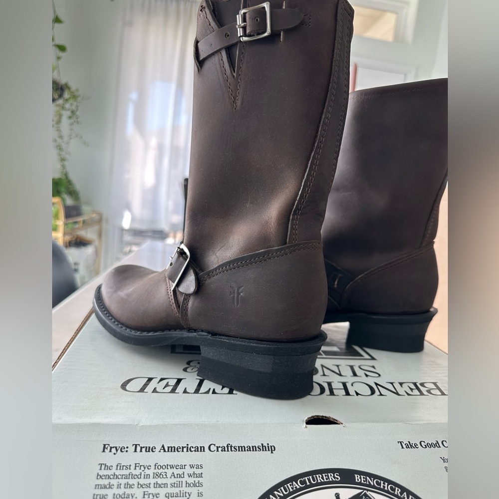 FRYE women’s 12R engineer boots